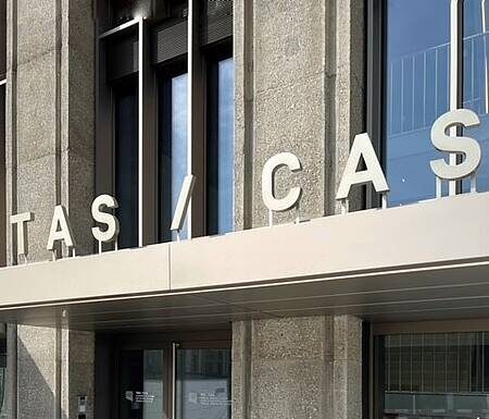 «Historisk avgjørelse i EU-domstolen svekker makten til FIFA og andre idrettsforbund»