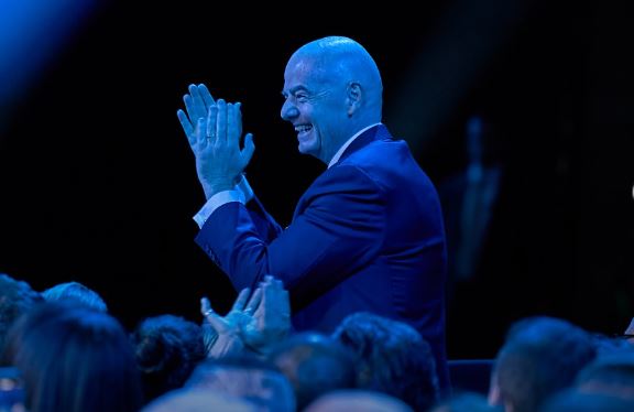 Gianni Infantino etablerer sin egen fredspris og sier om Donald Trump: – Alle bør støtte det han gjør!