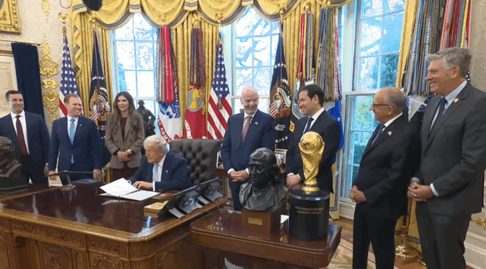 Gianni Infantino i Det ovale kontor: – Presidenten er alltid der for å holde amerikanere trygge