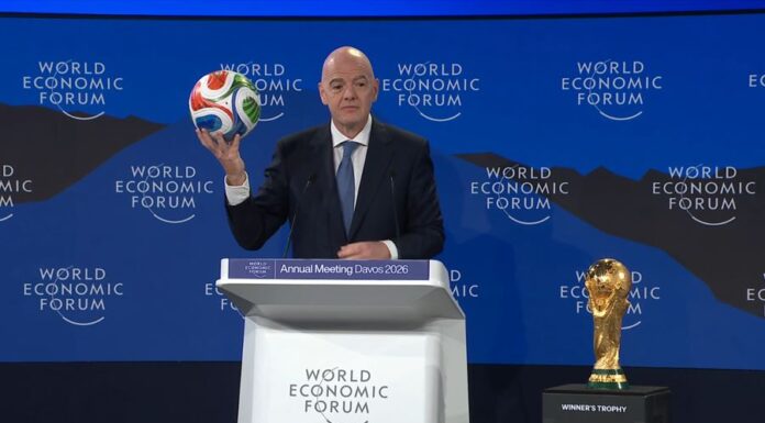 Infantino hyllet Trumps «Fredsråd» i Davos