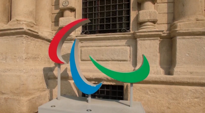 Russiske og belarusiske utøvere får delta under eget flagg i Paralympics – EU-kommisjonen boikotter åpningsseremonien