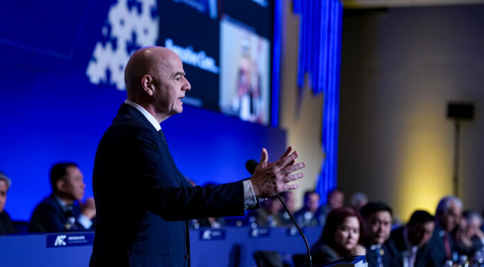 «Infantino vifter bort gryende kritikk med penger – sikrer seg gjenvalg»