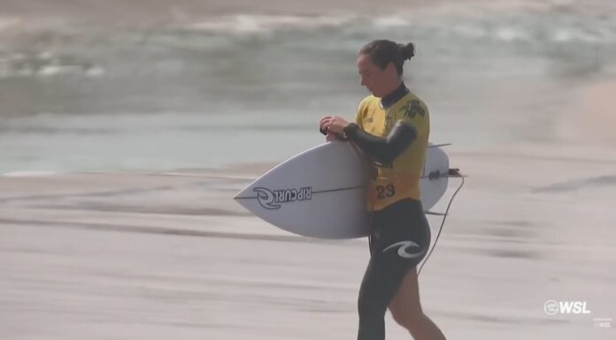 «Surfesporten fanget av sportsvasking og krig i Midtøsten»